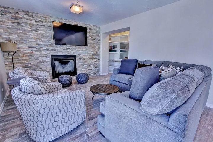 Image of Park City Ontario Manor