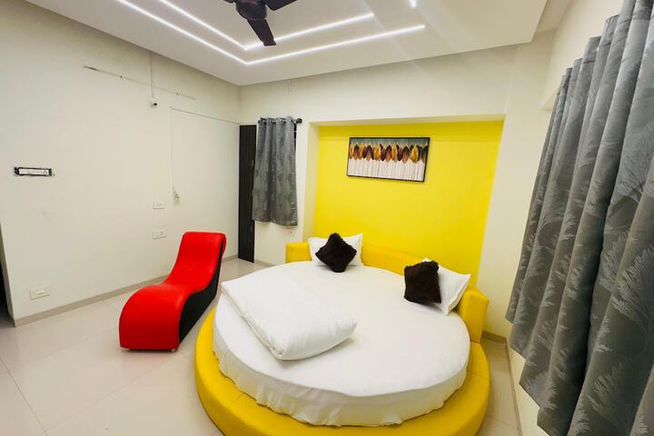 Room 12 of 27