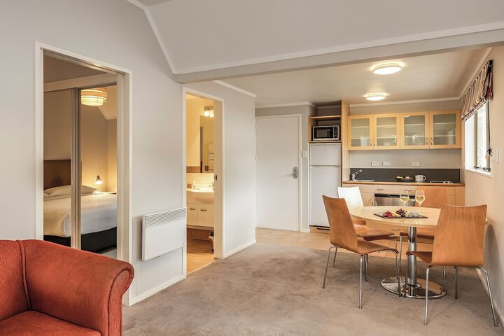 Room 5 of 76
