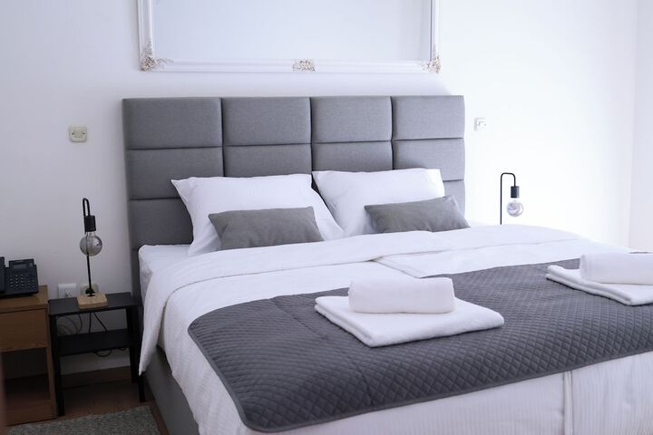 Room 6 of 20