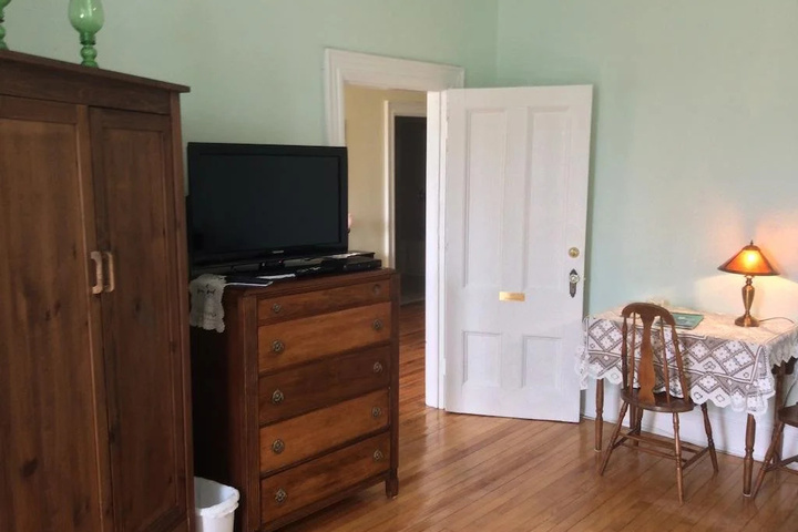 Room 4 of 13