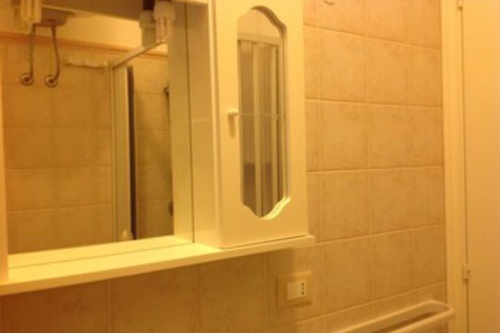 Room 9 of 60