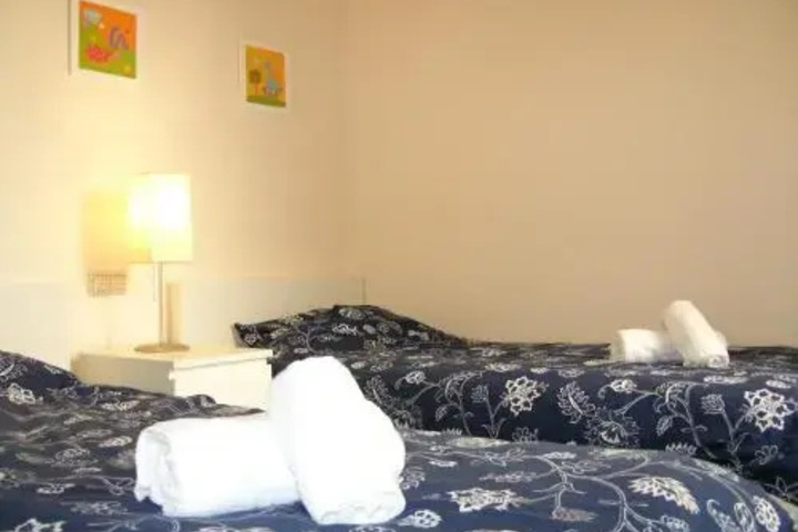 Room 4 of 12