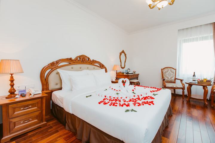 Room 9 of 20