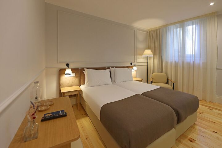 Room 6 of 85