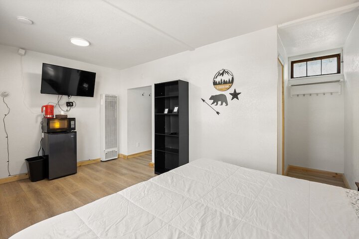 Room 11 of 27