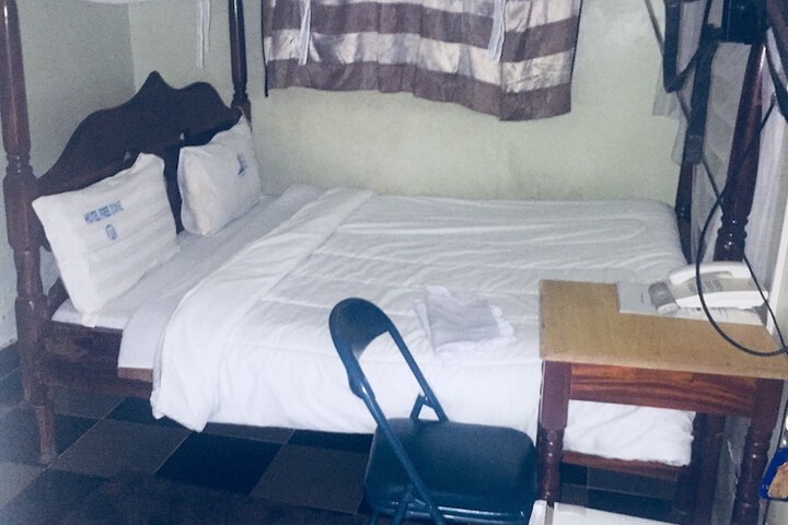 Room 7 of 19