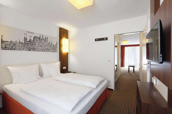 Room 14 of 36