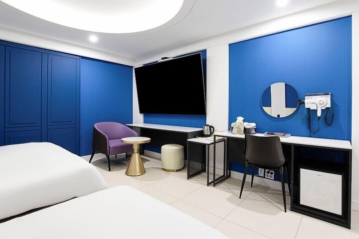 Room 18 of 90