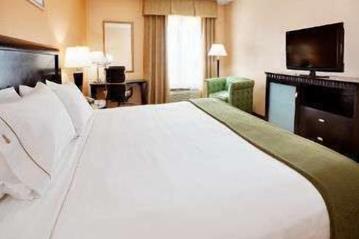 1 Queen Bed Accessible Room (7 of 8)