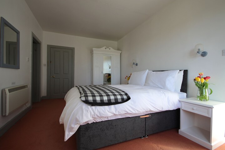 Room 6 of 14