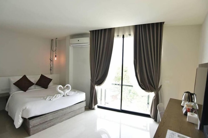 Room 33 of 108