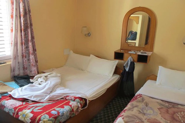 Room 9 of 34