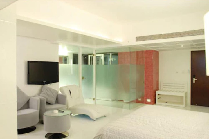 Room 11 of 35