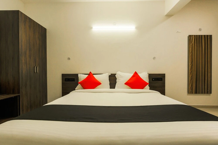 Room 4 of 13