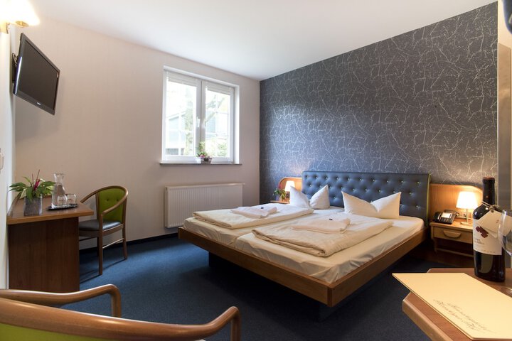 Room 9 of 40