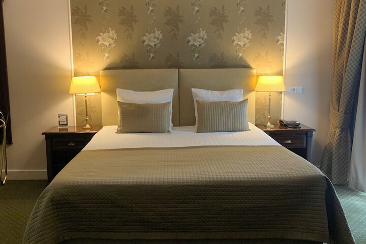Room 9 of 40
