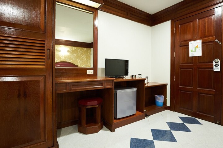 Room 36 of 136