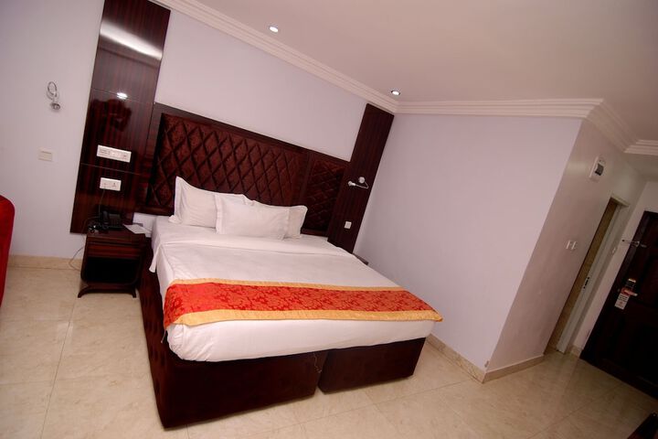 Room 15 of 99