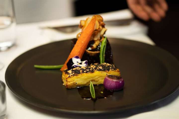 Dining 33 of 66