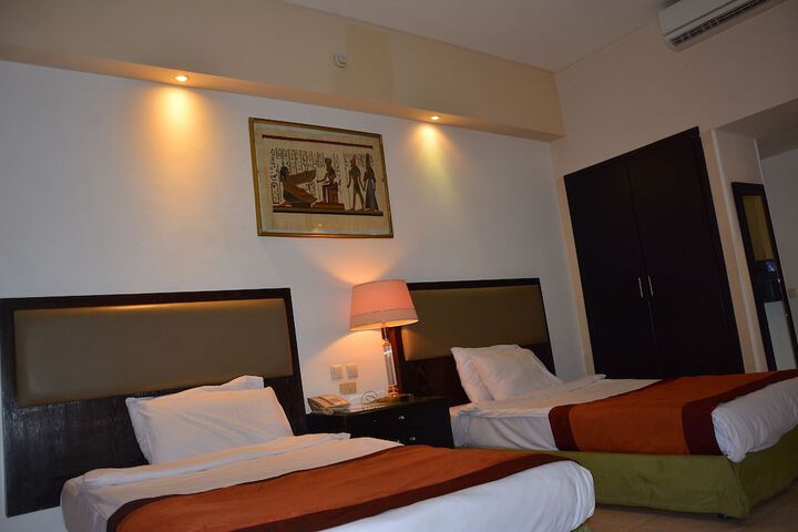 Room 6 of 42