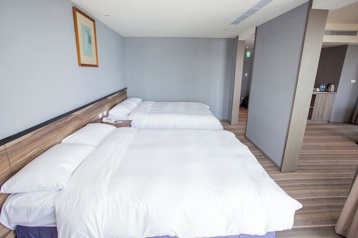 Room 10 of 38