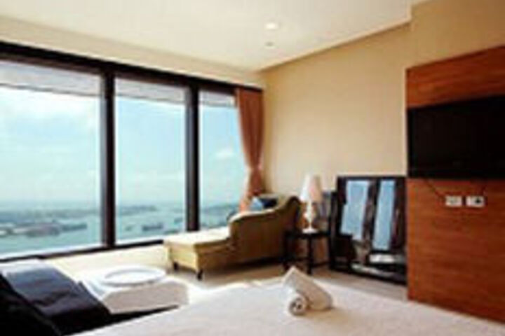 Room 16 of 24