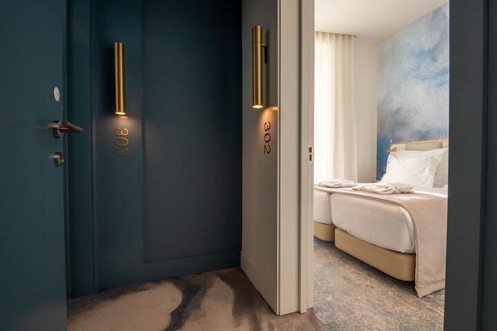 Room 12 of 48