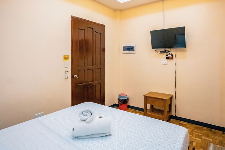 Room 4 of 9