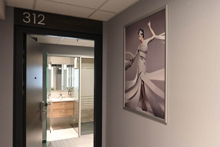 Hotel 32 of 33