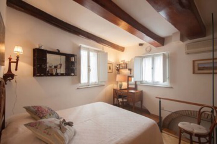 Room 27 of 27