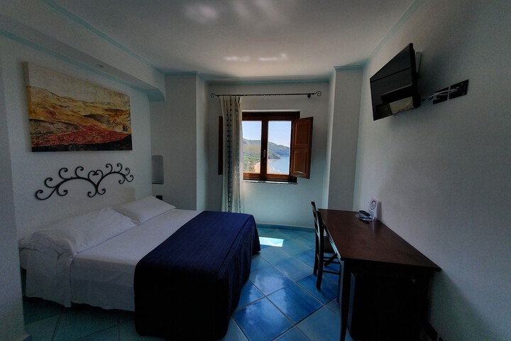 Room 11 of 38
