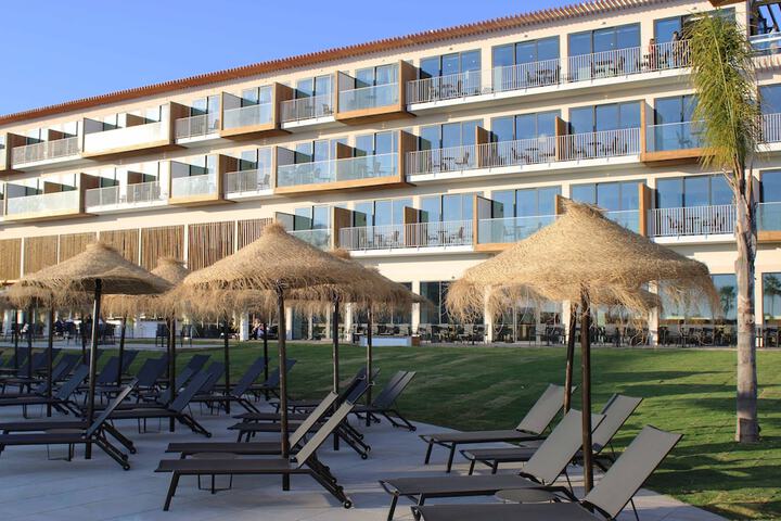 Hotel Exterior 60 of 68