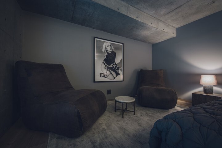 Room 10 of 50