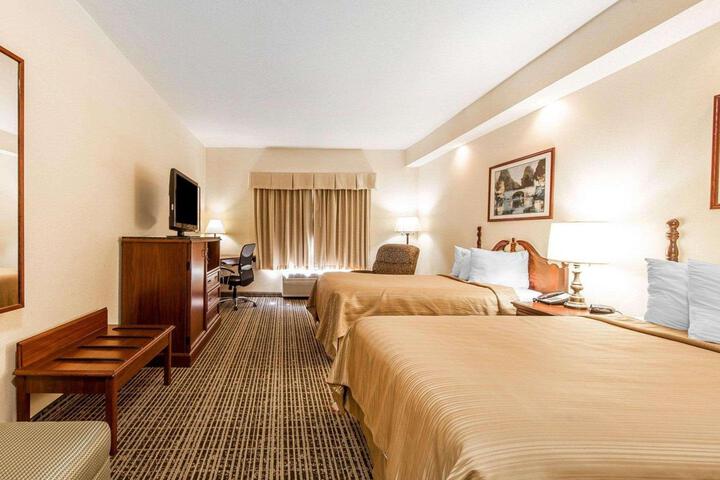 2 Double Beds (3 of 14)