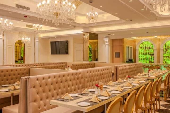 Dining 8 of 12