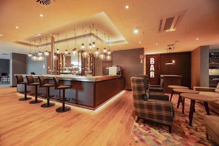 Lounge 19 of 20