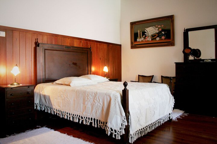 Room 9 of 34