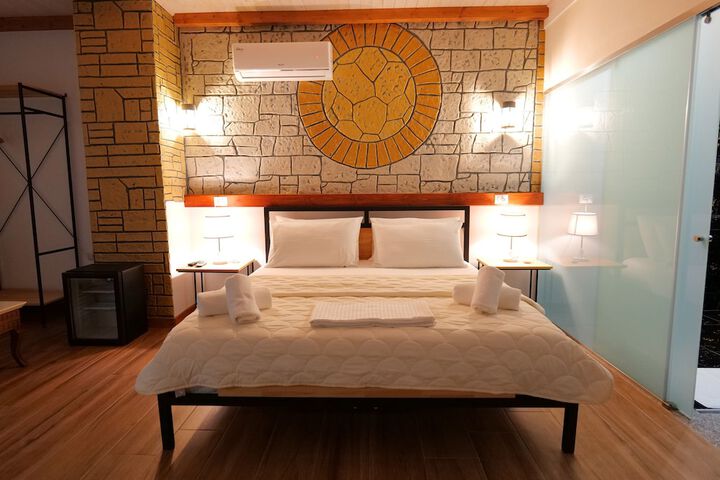 Room 10 of 85