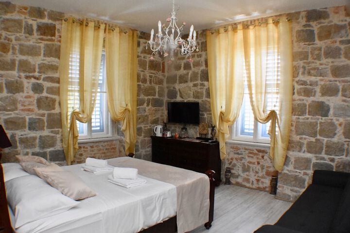 Room 21 of 52