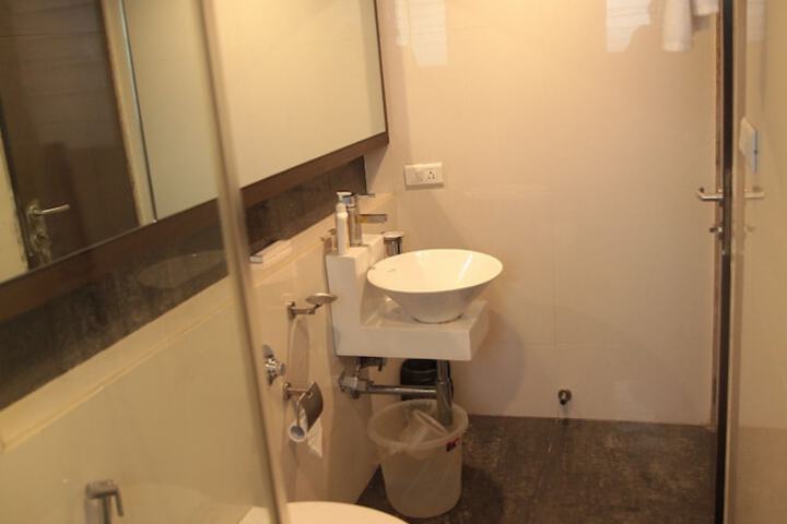 Room 15 of 24