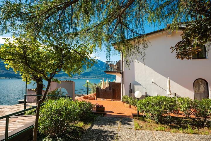 Hotel Exterior 112 of 127