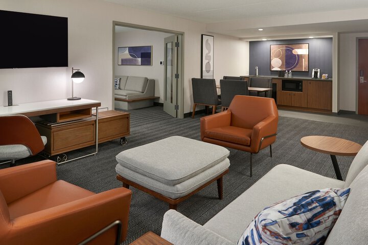 Room 13 of 33