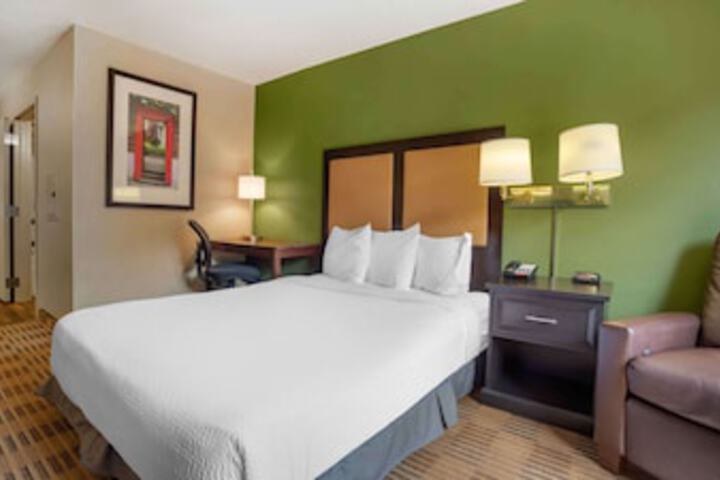 Room 25 of 102