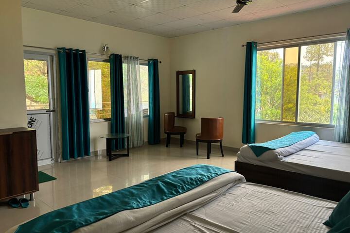 Room 2 of 28