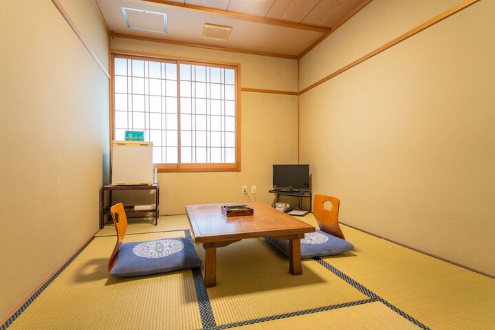 Room 6 of 25