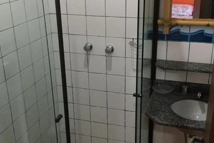 Room 6 of 12