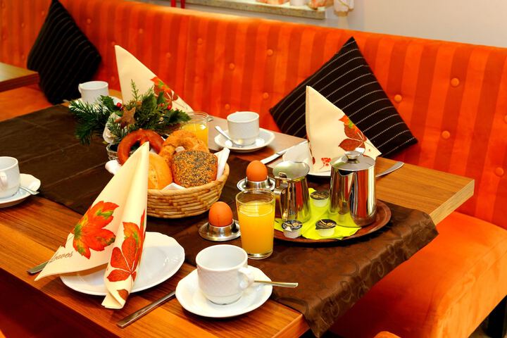 Breakfast/Coffee Service 55 of 77