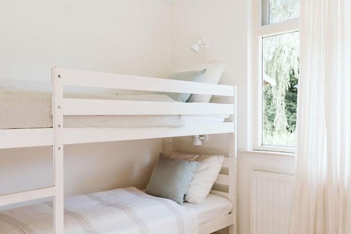 Room 10 of 27