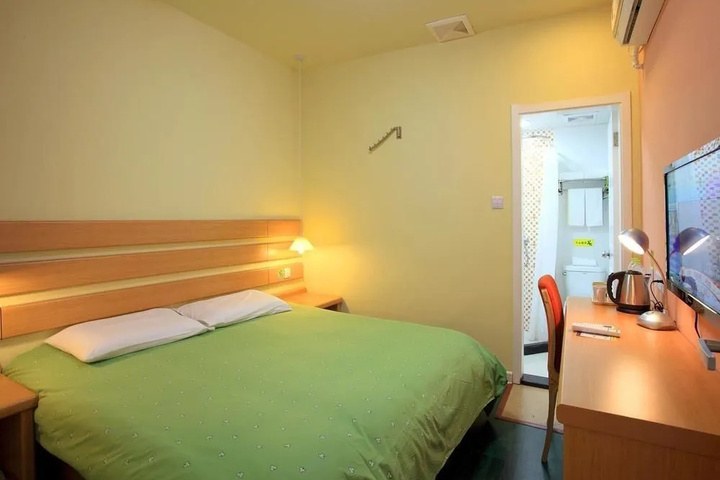Room 6 of 10